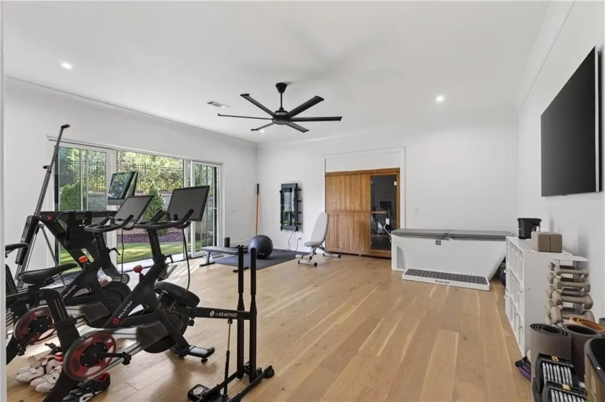 GAFollowers's tweet photo. A home on W. Garmon Road in Sandy Springs just sold for a record $9.75 million, making it the most expensive residential sale in the city's history. https://t.co/2pKxr0UMgm