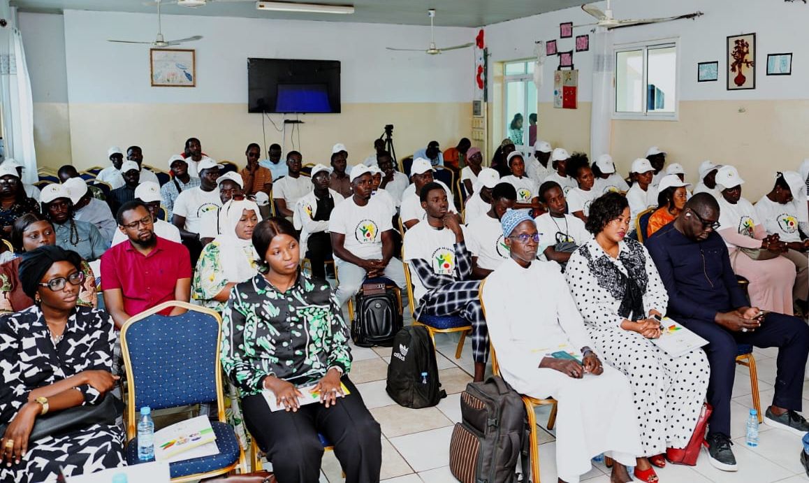 EDC_Senegal's tweet photo. EDC-Sénégal, à travers le PFPI, a procédé à la remise de financements à 45 jeunes enrôlés dans le cadre du PF2E.
#edcsénégal #PF2E #employabilité #AutonomisationDesJeunes #InsertionProfessionnelle
@MastercardFdn @EDCtweets @PF2E @Mefpt_sn https://t.co/esJYkHY0Mj