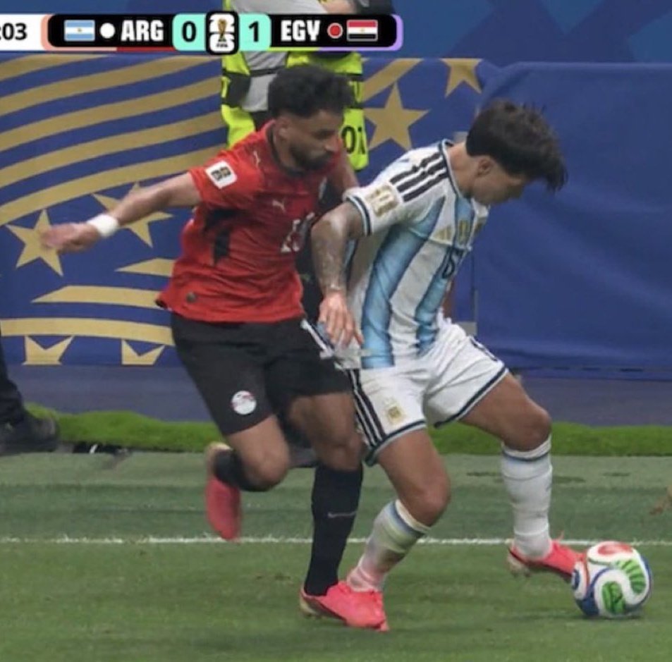 Nanosecso's tweet photo. Las imágenes de la vergüenza. 

El resto de equipos deberían retirarse de la competición. https://t.co/eCiqCtB1dg