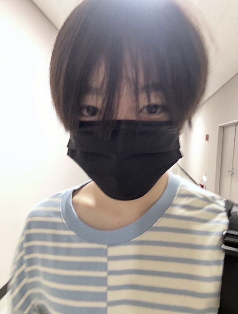 j748973's tweet photo. 스토커 샄 선생 윳으로 샄윳 보고싶다
선생된지 얼마 안 된 유유시… 사구야 잇는 학교로 처음 발령받고 선생 일 시작하는데 이상할정도로 친구들이랑 교류가 없는 사구야 엄청 신경쓸듯 담임도 아니라서 자주는 못 보지만 그만큼 신경쓰던 윳시… 몰래 불러내서 간식 하나 쥐여주고 힘든 일 없냐 https://t.co/mzk6TN0hFz