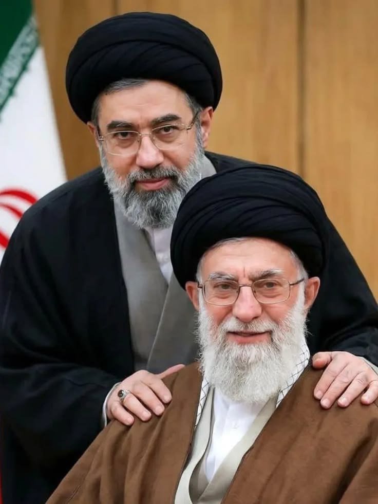 a_rezaeia's tweet photo. زنده باد خامنه‌ای! https://t.co/DN6sYraYFz
