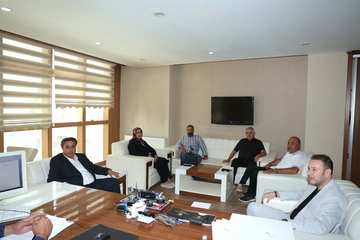 AkElbistan's tweet photo. İlçe Koordinatörümüz Eray Ersoy, İlçe Başkanımız Fatih Arslan, Kadın Kolları Başkanımız Sevgi Türk ve Yönetim Kurulu Üyelerimiz ile birlikte, Önceki Dönem İlçe Başkanımız Hasan Sungur’u ziyaret ettik.

Nazik ev sahipliği ve samimi misafirperverlikleri teşekkür ederiz https://t.co/UCVy5xZfyw