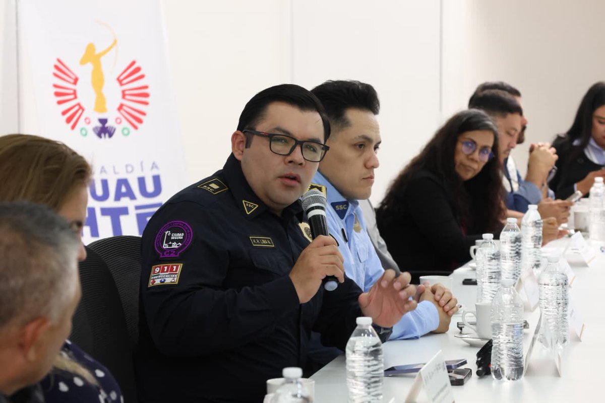 AlessandraRdlv's tweet photo. Como cada martes, llevamos a cabo la Mesa de Construcción de Paz y Seguridad con los tres órdenes de gobierno.

La coordinación es la clave para obtener resultados. Analizamos, coordinamos y tomamos decisiones para fortalecer la seguridad y seguir devolviendo el orden a nuestra alcaldía.

Porque la seguridad no se improvisa, se trabaja todos los días.