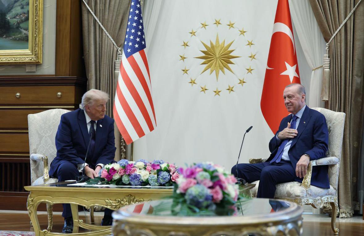 canturkalagoz's tweet photo. Türkiye, güçlü liderliği ve etkin diplomasisiyle küresel meselelerde söz sahibi olmaya devam ediyor.

Cumhurbaşkanımız ve Genel Başkanımız Sayın Recep Tayyip Erdoğan ile ABD Başkanı Sayın Donald Trump’ın ortak basın toplantısında verilen mesajlar; ülkemizin barış, istikrar ve adalet eksenli dış politika vizyonunu bir kez daha ortaya koydu.

Lider ülke Türkiye hedefiyle yolumuza kararlılıkla devam ediyoruz.

#NATOSummit 🇹🇷