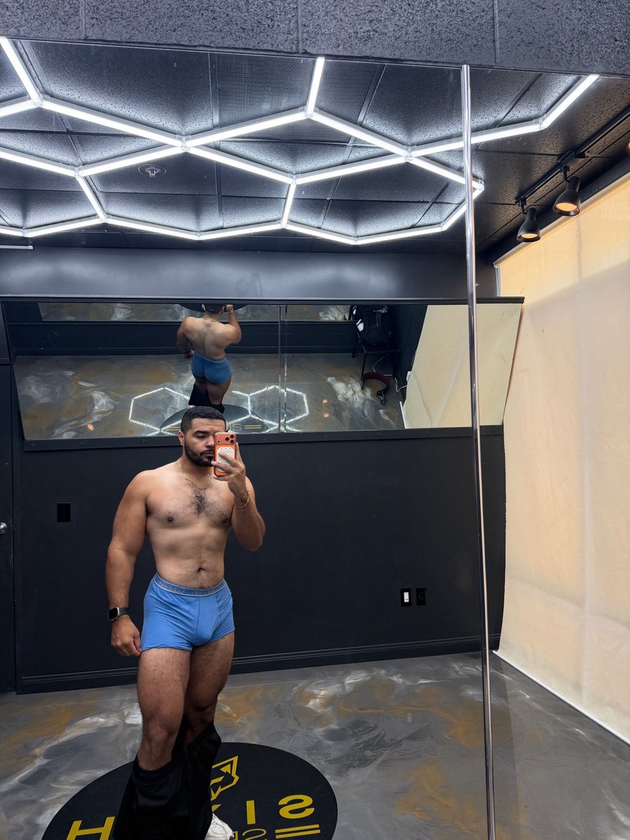 itsnickjackson's tweet photo. Physique check https://t.co/QvQIQIzz7g