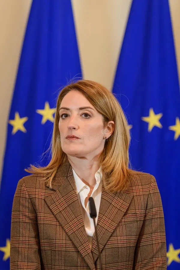 Leahvonroden's tweet photo. Das ist Roberta Metsola, die korrupte Präsidentin des EU-Parlaments.

Und verantwortlich für die Tricksereien zur 3. Abstimmung über die Ausnahmeregelung der Chatkontrolle.

Sie reiht sich neben v. d. Leyen und Kallas ein in die Phalanx der Zerstörer Europas. https://t.co/yVewteINdq