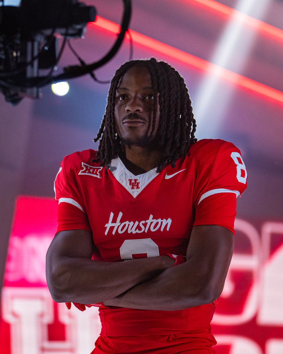 UHCougarFB's tweet photo. Coogs under the lights🤩🎬 https://t.co/6Tdz7Z7SIo