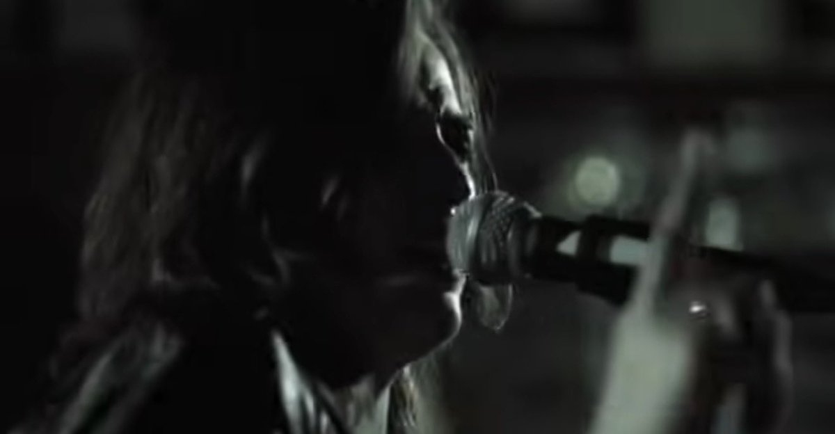 TheDEADicated's tweet photo. Yes!! The cold wind blows “One” more chance. ❤️ and it takes “One” more chance to survive #deadsara https://t.co/F6CxGTLIIO