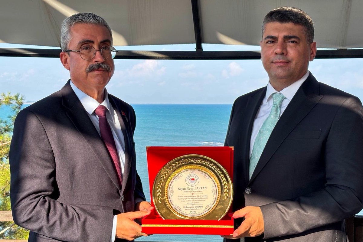 alibedrettin's tweet photo. Hatay Vali Yardımcılığı görevine atanan kıymetli Kaymakamımız Sayın Necati Aktan için düzenlenen veda programına katıldık.

Görev yaptığı süre boyunca Karataş’ımıza sunduğu değerli hizmetler, kurumlar arasında oluşturduğu güçlü iş birliği ve ilçemize kattığı emekler için kendisine teşekkür ediyor; yeni görevinde üstün başarılar diliyorum.
Yolu açık, görevi hayırlı olsun.

#Karataş #Kaymakamlık #KamuHizmeti #AliBedrettinKarataş