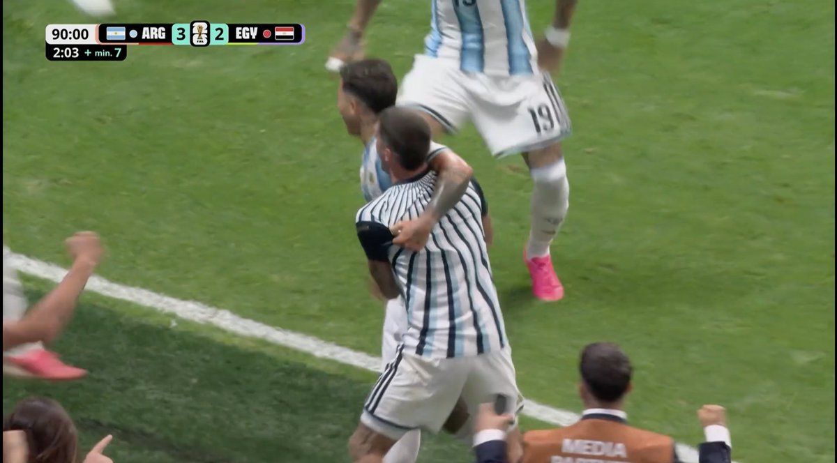 ofootball__'s tweet photo. GOOOAAAAALLLLLL!
🚩 Live: Argentina 3-2 Egypt
⚽️ Goal: Enzo Fernandez (90+3’) https://t.co/gTK70JFFHH