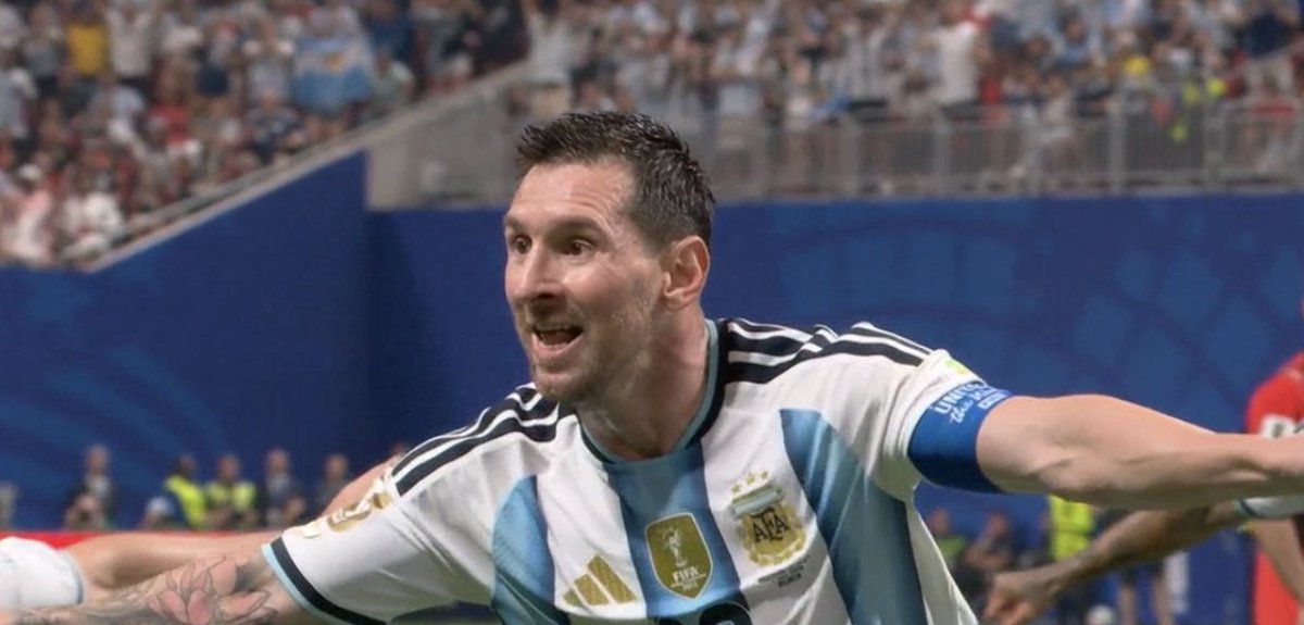 Sage_FCB's tweet photo. Jorge Valdano on Messi's equaliser against Egypt:

🗣️ “When Argentina needed him most, Lionel Messi delivered again. This is what the greatest players do—they appear when hope is fading and change the course of a match with a single moment of brilliance.”

“At 2-0 down, many teams begin to doubt. But with Messi on the pitch, Argentina never stop believing. His goal to make it 2-2 is more than just an equaliser; it's a reminder that as long as he is playing, the game is never over.”

“These are the moments that define legends. Under the biggest pressure, on the biggest stage, Messi once again carried the weight of a nation and gave Argentina another chance to keep their World Cup dream alive.”