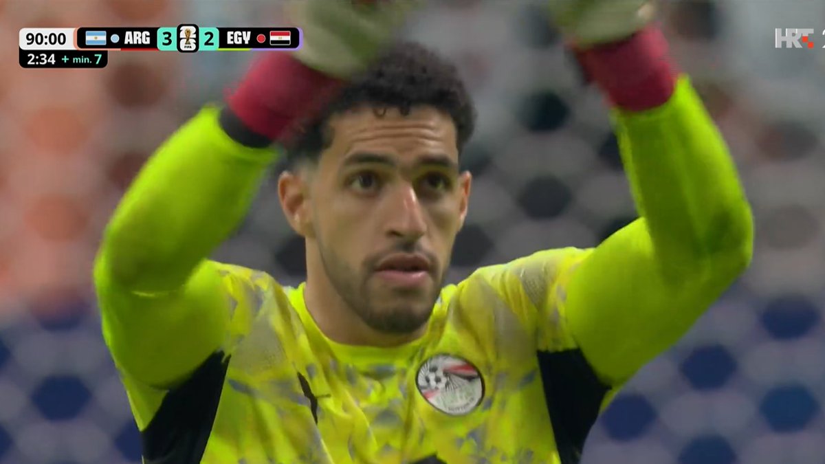 Fede8Y's tweet photo. المسكين شوبير يطلب مراجعة الفار, ما يعرف انه يلعب ضد الفيفا بكبرها https://t.co/cHm1wvFOvf
