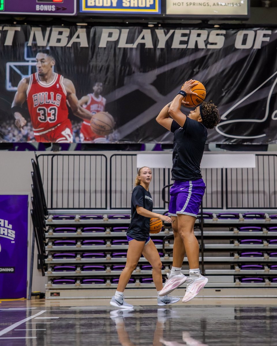 ucawbb's tweet photo. We are so back 😤

#BearClawsUp https://t.co/FnbClScvhZ