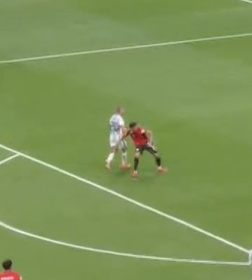AdriRM33's tweet photo. Gol legal                           Gol anulado https://t.co/sW9G5yxsKn