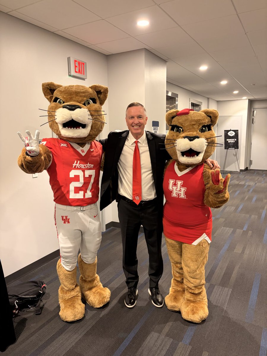 CoachWEFritz's tweet photo. Big 12 media day!! Go Coogs!! https://t.co/RwtGGfbsfh