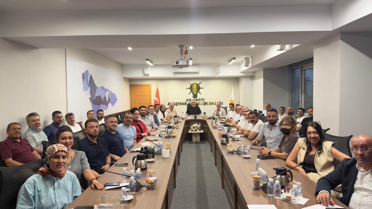 burakcifci34's tweet photo. Haftalık Olağan ilçe Yürütme ve Yönetim Kurulu toplantımızı teşkilat mensuplarımızın katılımlarıyla gerçekleştirdik. 

Toplantımız hayırlara vesile olsun.

@atasehirakparti 
@halimaksu 
@abdullahozdemir https://t.co/GBwbVXCqeR