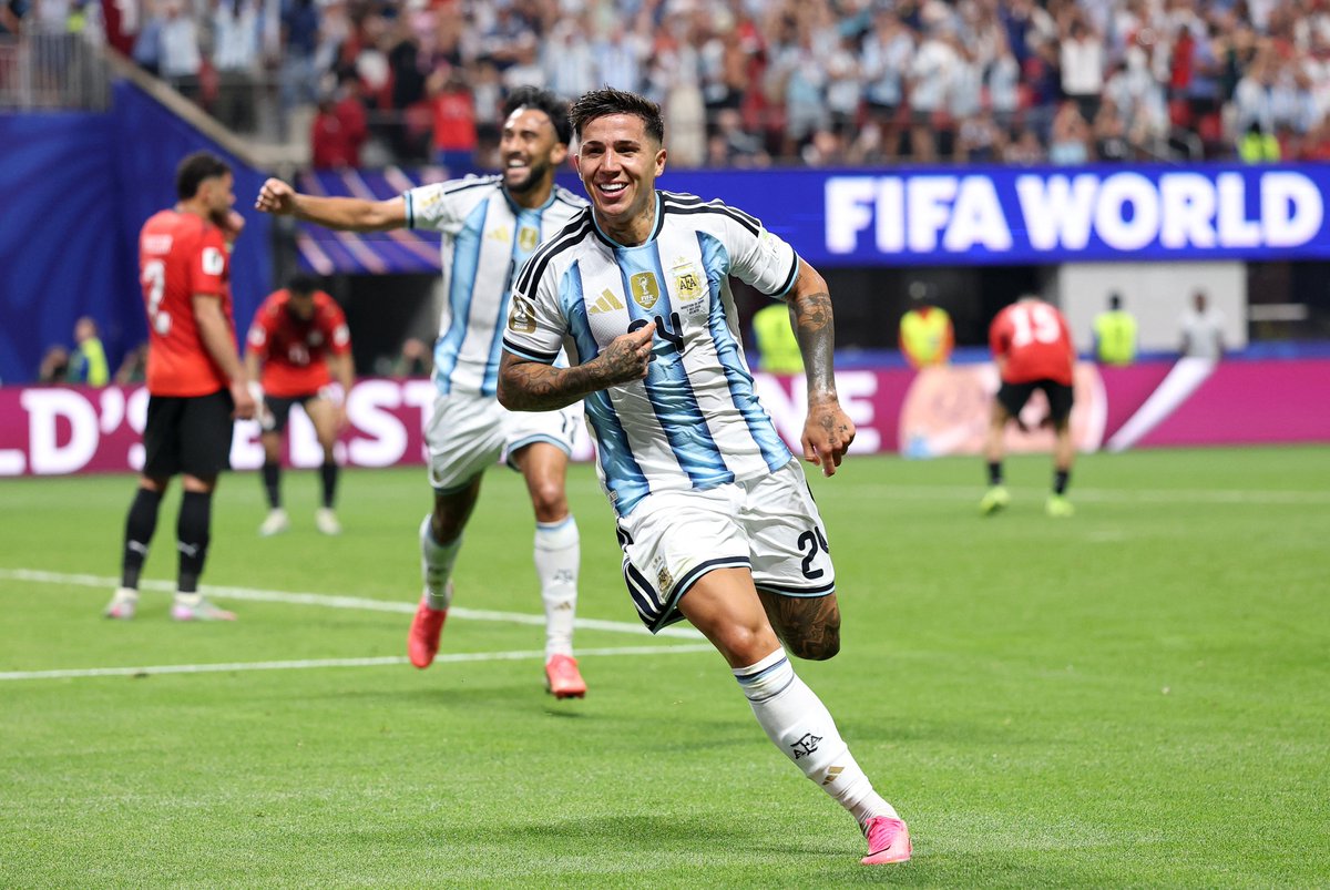 CONMEBOL's tweet photo. ÉPICO 🔥

#CopaMundialFIFA https://t.co/soUCCi9BUX
