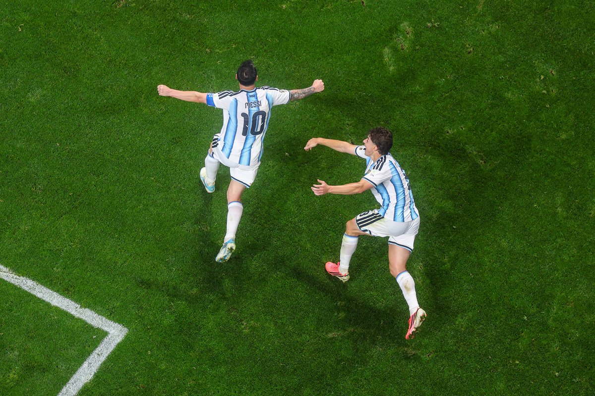 Libertadores's tweet photo. 💙🤍 Corazón sudamericano. https://t.co/rh6TL3SFyC