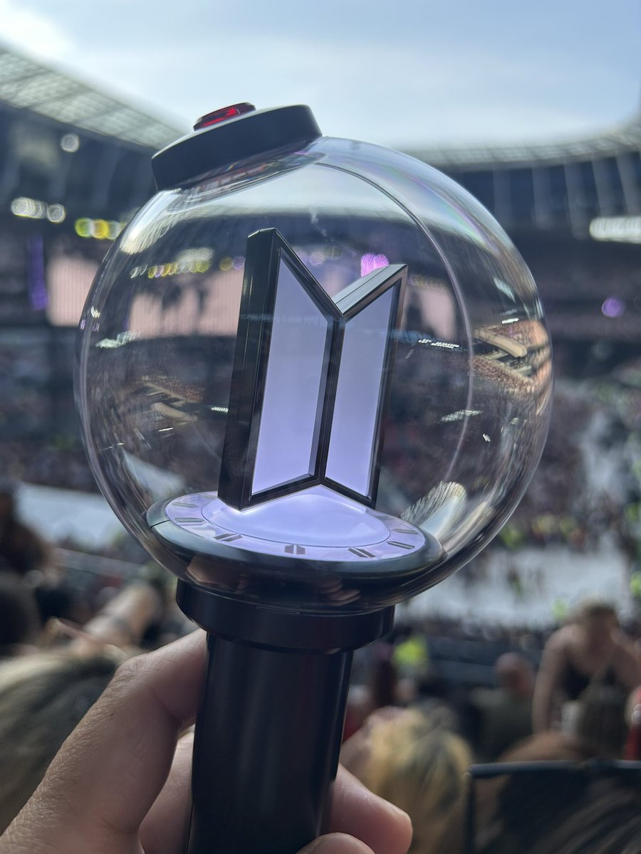 archive_purple's tweet photo. Day 2 London let’s go!!!!! #BTS
#BTS_WORLDTOUR_ARIRANG_LONDON https://t.co/iWd35dGPXG