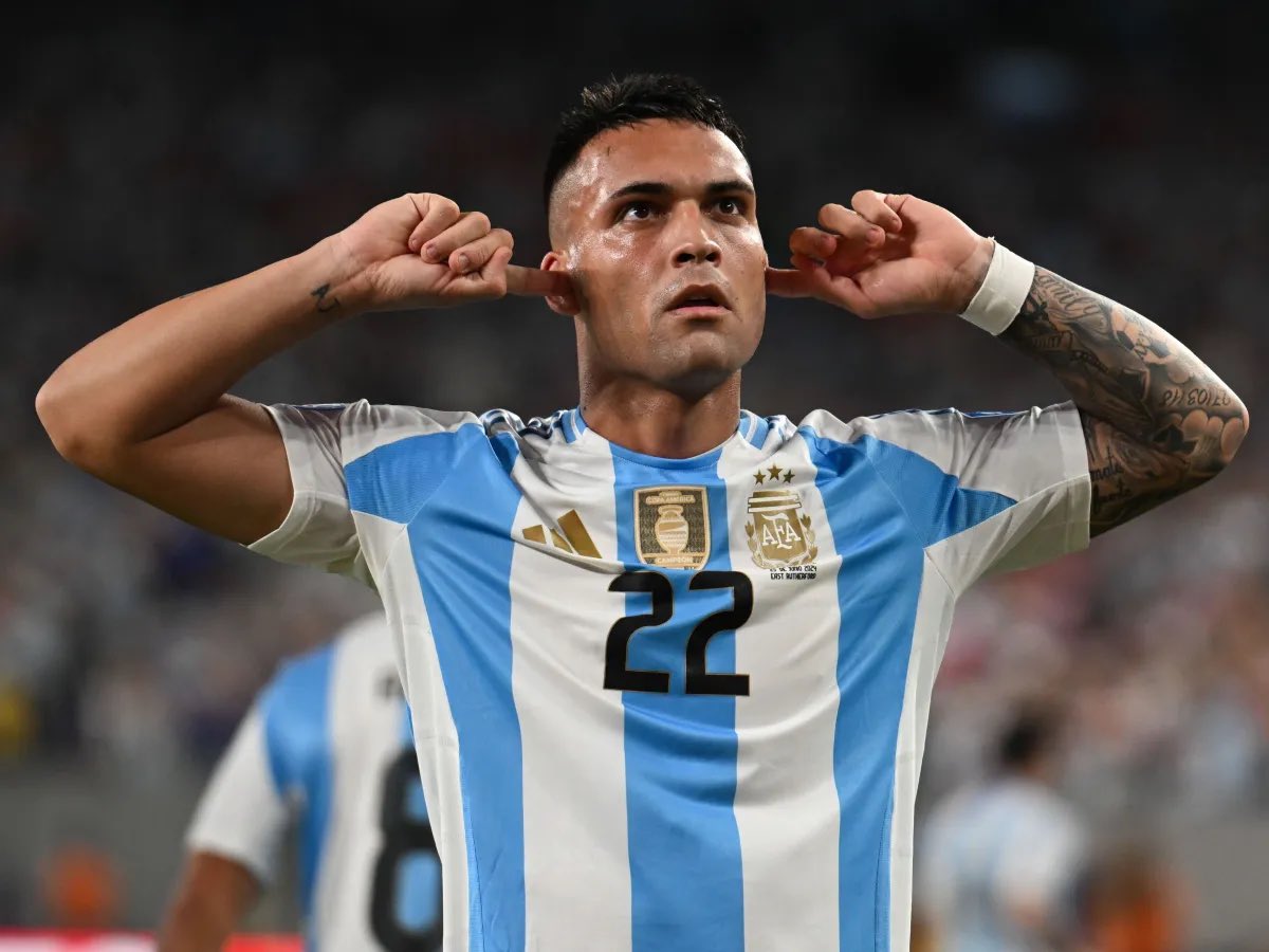 FutSheriff's tweet photo. Argentina’s last goal should be disallowed.

Lautaro crossed the ball with his hands. 👏🏻 https://t.co/HIO4LTOWOR