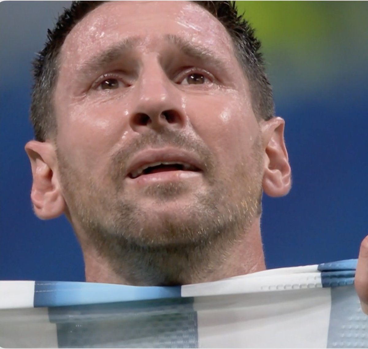 ofootball__'s tweet photo. Messi is in tears of joy. 🇦🇷 https://t.co/ueg9XaEOIo