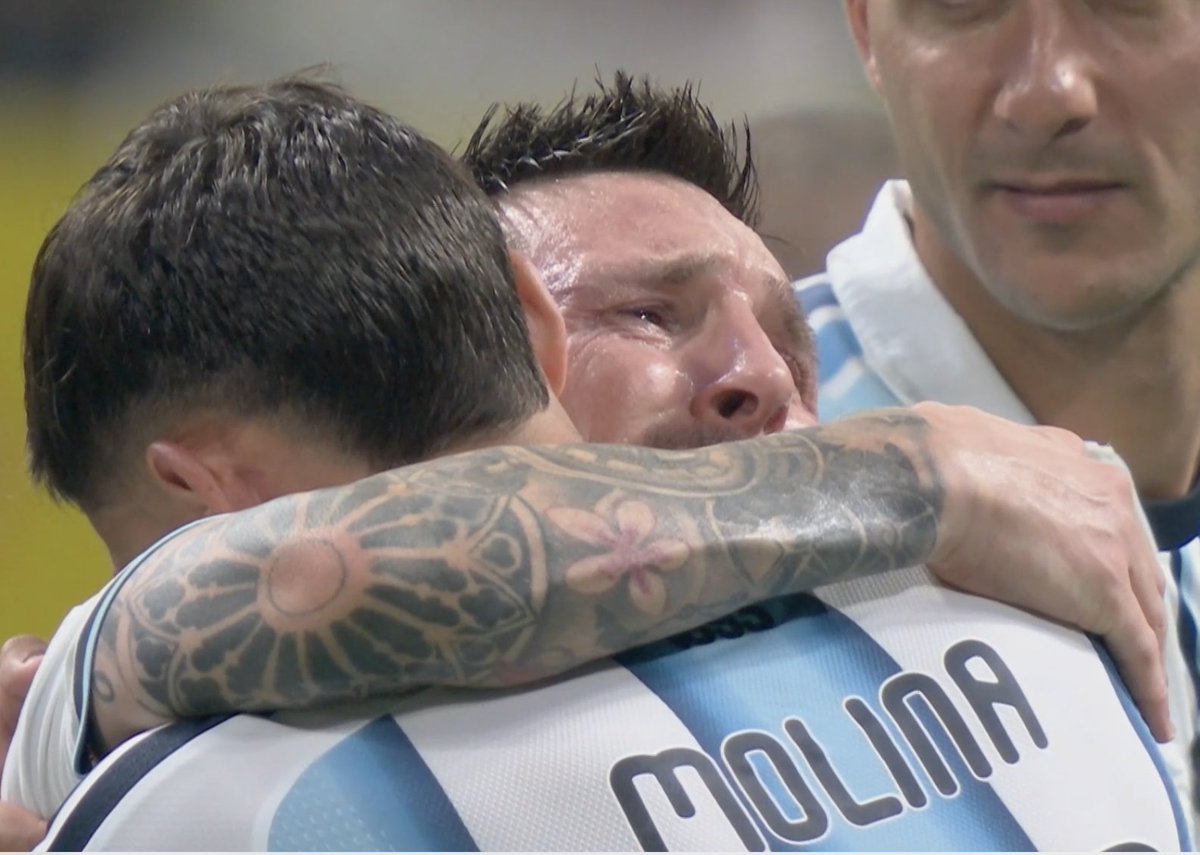 ofootball__'s tweet photo. Messi is in tears of joy. 🇦🇷 https://t.co/ueg9XaEOIo