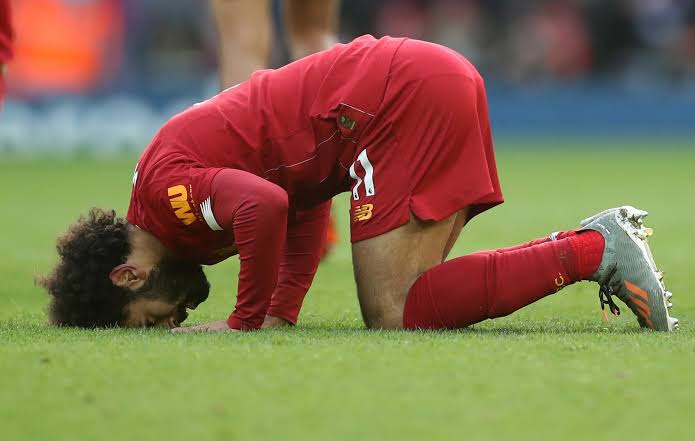 WithAboSalih's tweet photo. رفع المؤخرة وأسلمة كرة القدم، الله الغائب الجبان يخذل المسلمين مجدداً، موتوا بغيظكم 😅 https://t.co/6GvMe9nCw6