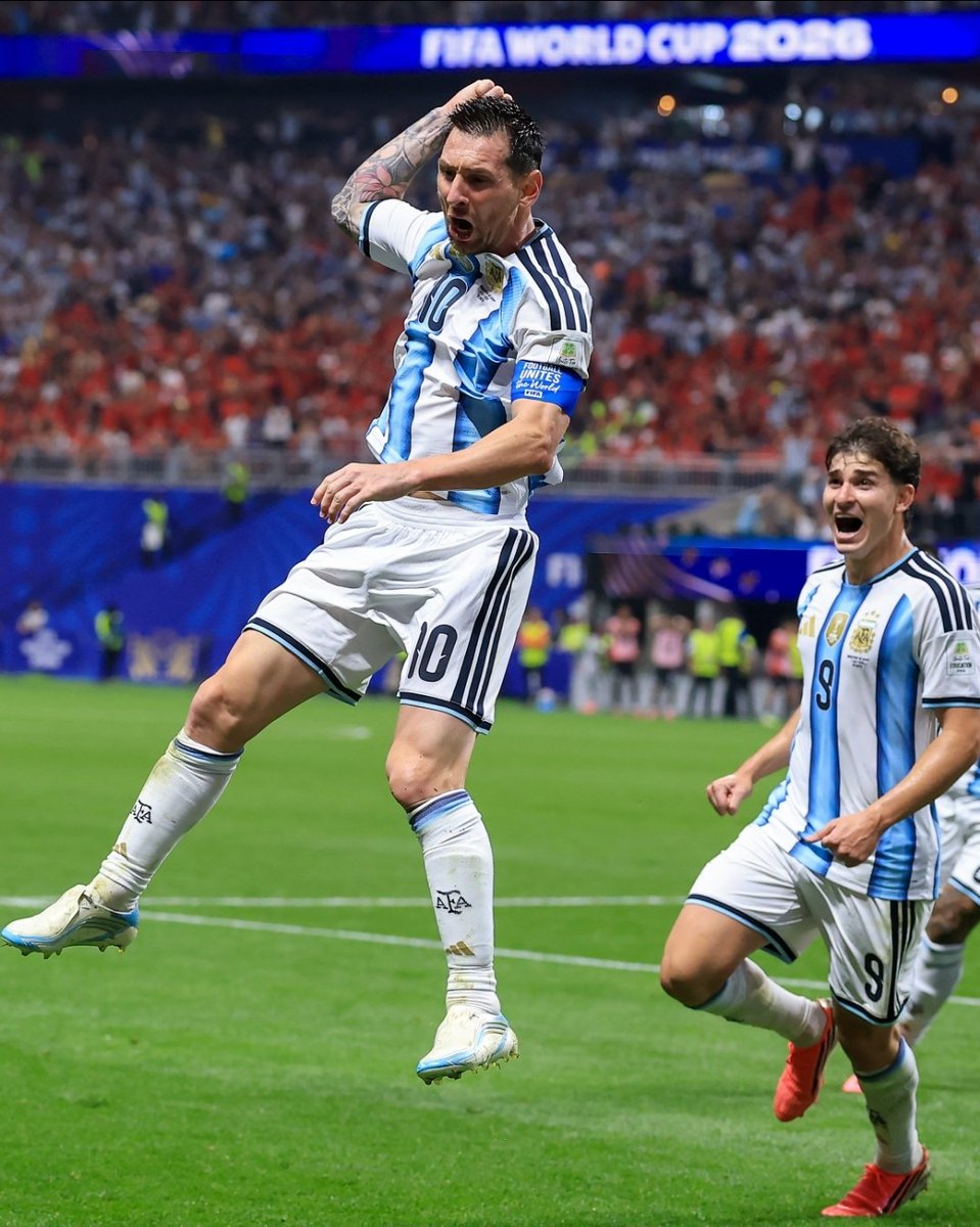 alexdelmas10's tweet photo. 0-2....un penal fallat
Un equip trencat

Qualsevol altre baixa els braços....
Ell es carrefa l'equip a l'esquena i ho remonta

Mai veurem res igual!!!!

GOAT!!!! https://t.co/P8mG4R8NbH