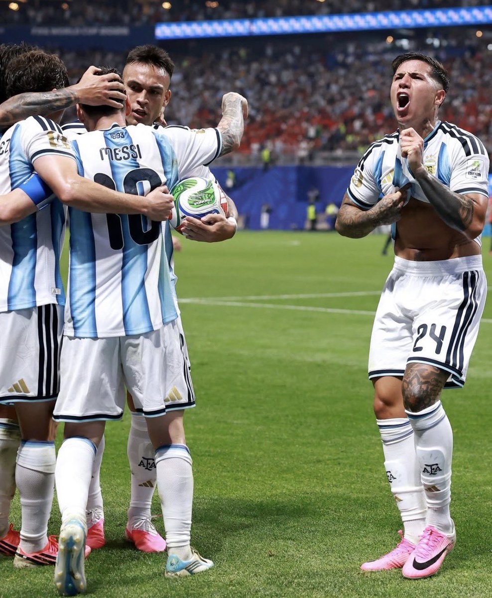prii74_'s tweet photo. PARA TODOS LOS QUE NOS QUERÍAN VER ELIMINADOS, ARGENTINA SUFRIENDO VA Y VA, A 4TOS DE FINAL Y OTRA COSA 🇦🇷🇦🇷 https://t.co/XIxkGMBaeG