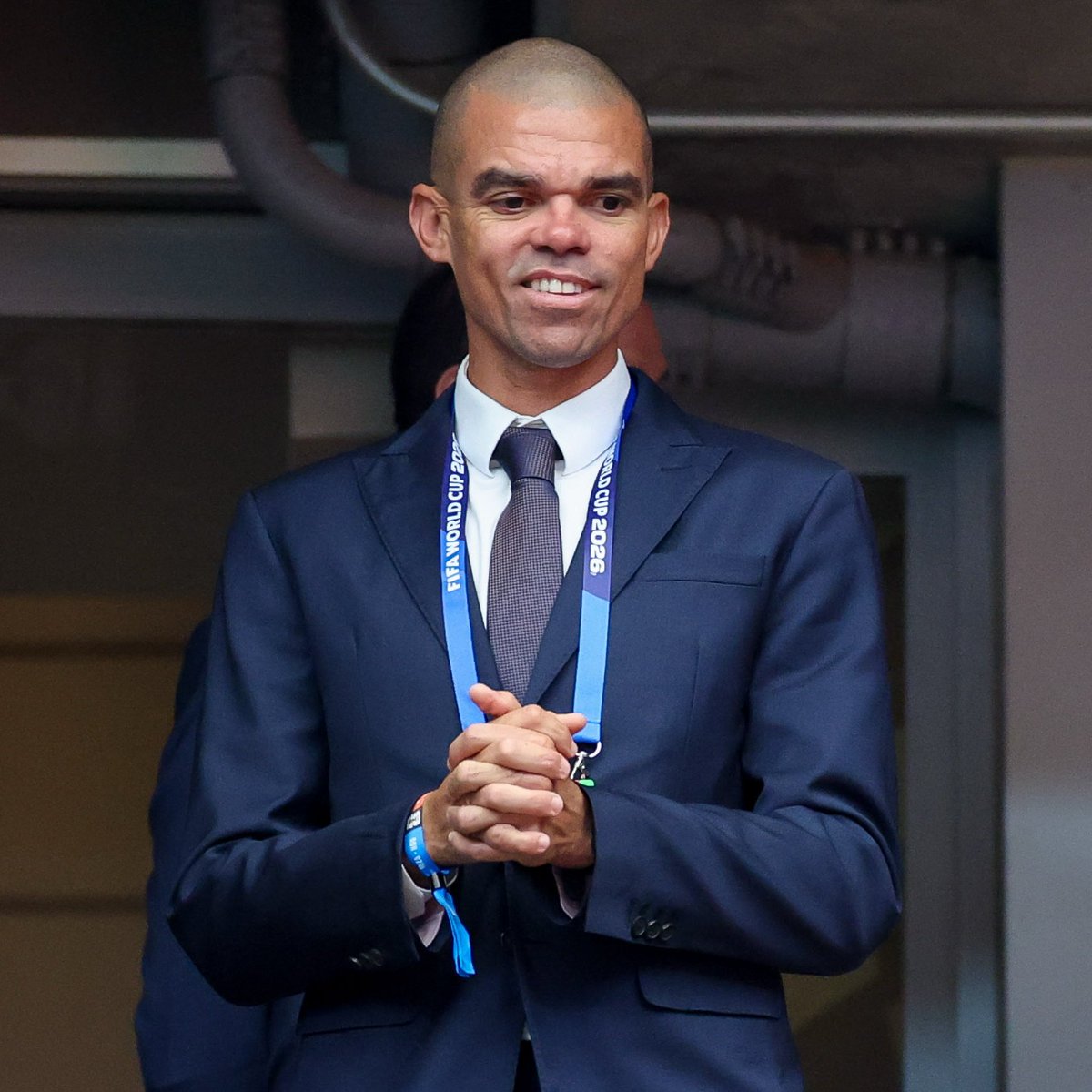 _BeFootball's tweet photo. 🚨 PEPE POURRAIT REJOINDRE LE STAFF DU PORTUGAL ! 👔🇵🇹

Si Sérgio Conceição est nommé sélectionneur, il intégrerait également le futur staff de la Seleção.

Jorge Jesus reste toutefois le favori pour prendre les rênes du Portugal.

(@Santi_J_FM) https://t.co/K4wN4RqaS8