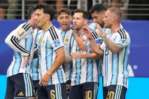 DarrylRMFC's tweet photo. The Israel of football

the most CORRUPT team I’ve ever witnessed play football since Barcelona, this is beyond EMBARRASSING and DISGRACEFUL https://t.co/YoSZHIan6m