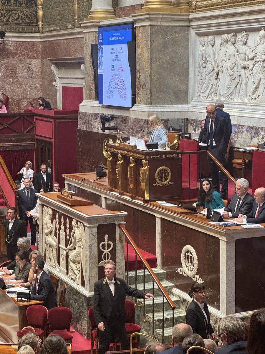PaulVannierFI's tweet photo. Nous n’avons jamais assisté à une séance comme celle ci.

Présidée par une RN qui multiplie les coups de force, refuse les rappels aux règlements, tient des propos racistes, prononce des sanctions à l’encontre des députés de l’opposition pour imposer à toute force un projet de loi instaurant un permis de tuer directement tiré du programme de Jean Marie Le Pen.

Avec l’appui de Nunez pour le gouvernement.