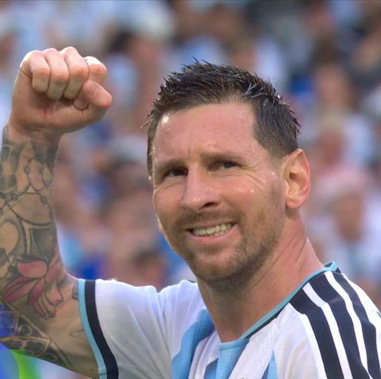 jeffmattias's tweet photo. Como é bom ser o queridinho da Fifa né Messi?! #ARGxEGI https://t.co/zMM2yYzLfn