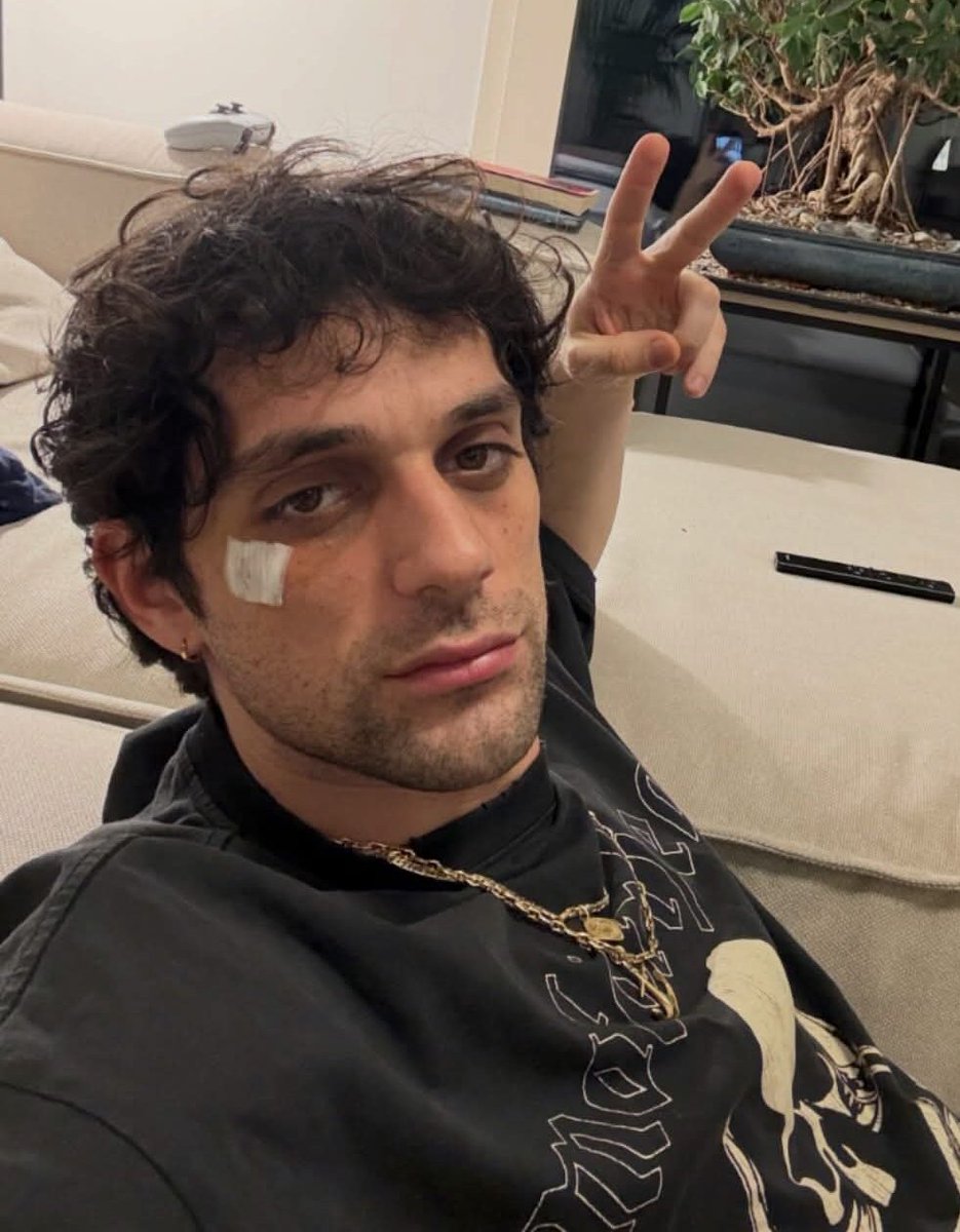 RAGAZZIMADRE's tweet photo. hope this gorgeous man is chillin &amp; rechargin well https://t.co/AiANDguWwl