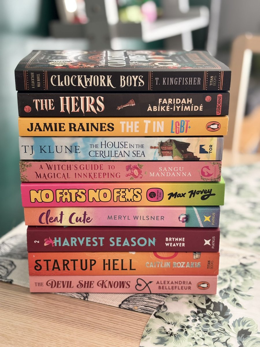probie_nurse's tweet photo. Go to London, buy some books? 👀 https://t.co/zQdiHtI1ZU