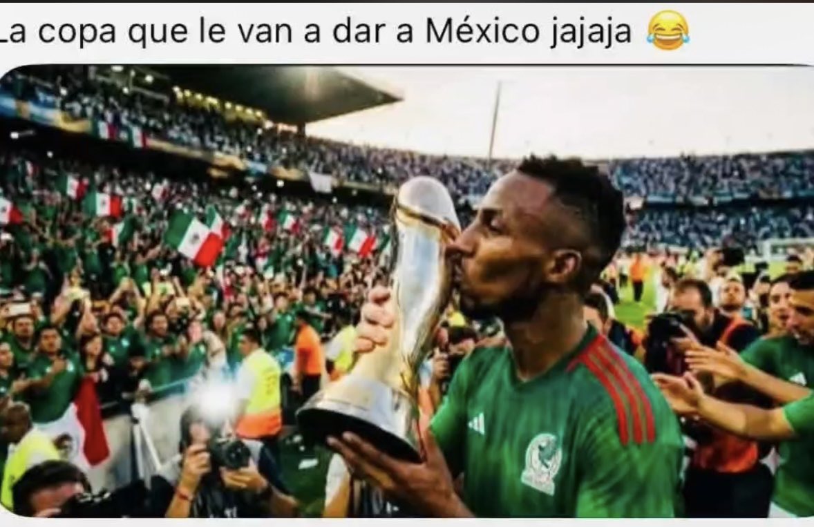 s_sirdesign's tweet photo. @manueIvpa BASTA CHANGO DEJA DE LLORAR QUE SE TE CORRE EL MAQUILLAJE https://t.co/xhcCzQsvUZ