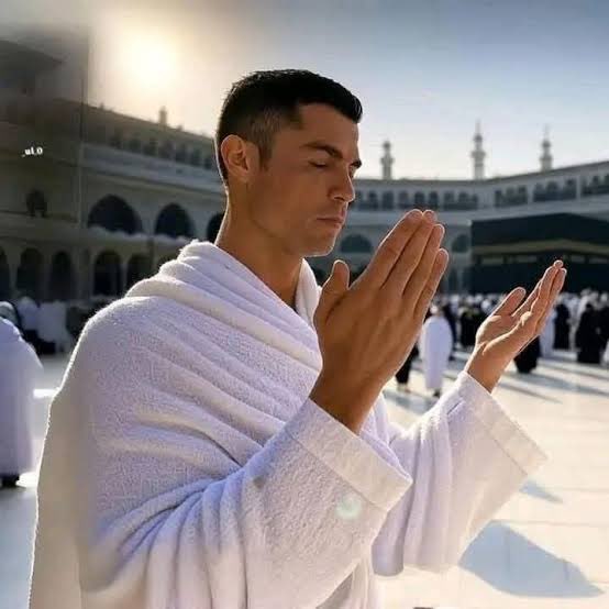 ExposeDhonifan's tweet photo. Feel how Powerful Sanatan Dharma is

Messi is leading scorer    Ronaldo is Out
Of World Cup                   Of World Cup https://t.co/QFJpRbfdJI