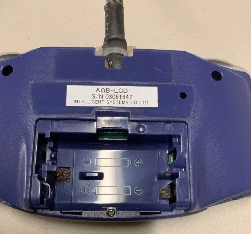 _BehindTheCode's tweet photo. This is an “IS-AGB-CAPTURE” unit made by Intelligent-Systems. 😎🤘
Used to stream Gameboy Advance games to a TV / Video monitor via S-Video or composite video signal. #Nintendo #AGB #retrogaming #gamedev #Gameboy https://t.co/70wqJzQIvs