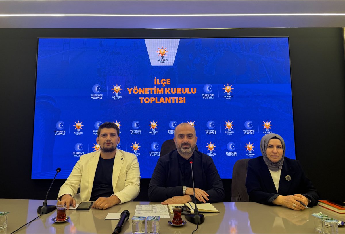 akpartifatih's tweet photo. 📍Haftalık Olağan Yönetim Kurulu Toplantımızı, İlçe Başkanımız Fatih Karaismailoğlu başkanlığında gerçekleştirdik.

Toplantımızda ilçemiz için yürütülen çalışmalar ve önümüzdeki döneme dair yol haritamız üzerine istişarelerde bulunduk. https://t.co/XKr1T4ObbC