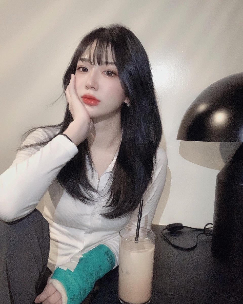 sunlee0's tweet photo. 🧑‍🎓🥴곰보다 여우라고 했던가요?? 저는 순곰이랍니다. ㅡㅡ;》라인 lyg9999🤖🤷
#일산  #만날사람  #섹트코리아  #발정 https://t.co/AMbo7ZRZIe