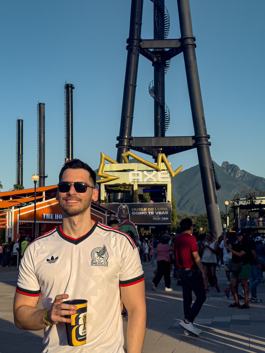 danosalinas's tweet photo. El verano en que me volví fifas, fue un gusto. #fifa #mexico #monterrey #fanfest https://t.co/YcvqprhQHG