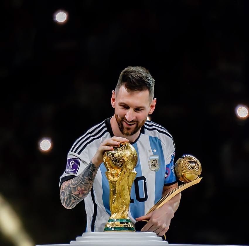 mowis112's tweet photo. The dream continue⚽️🏆🦁

Messi https://t.co/P3hZhplQTP