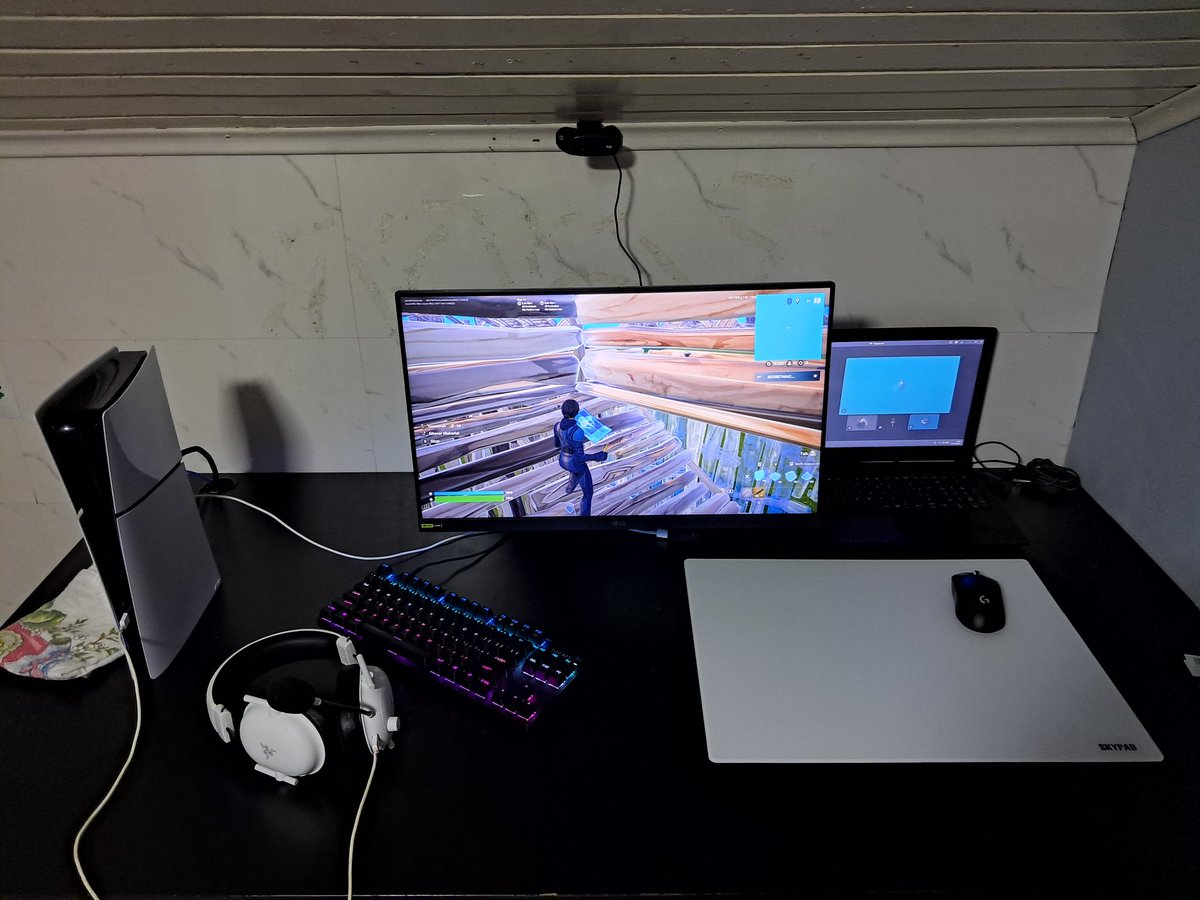 secretwyk's tweet photo. @blxckoutz HavoK Secret
Apex pro tkl
G pro 2
Ps5
Skypad 3.0
Monitor Lg 180hz
Fone Razer blackshark v2 hyperspeed
Pc quase pronto https://t.co/zJ86fPABin