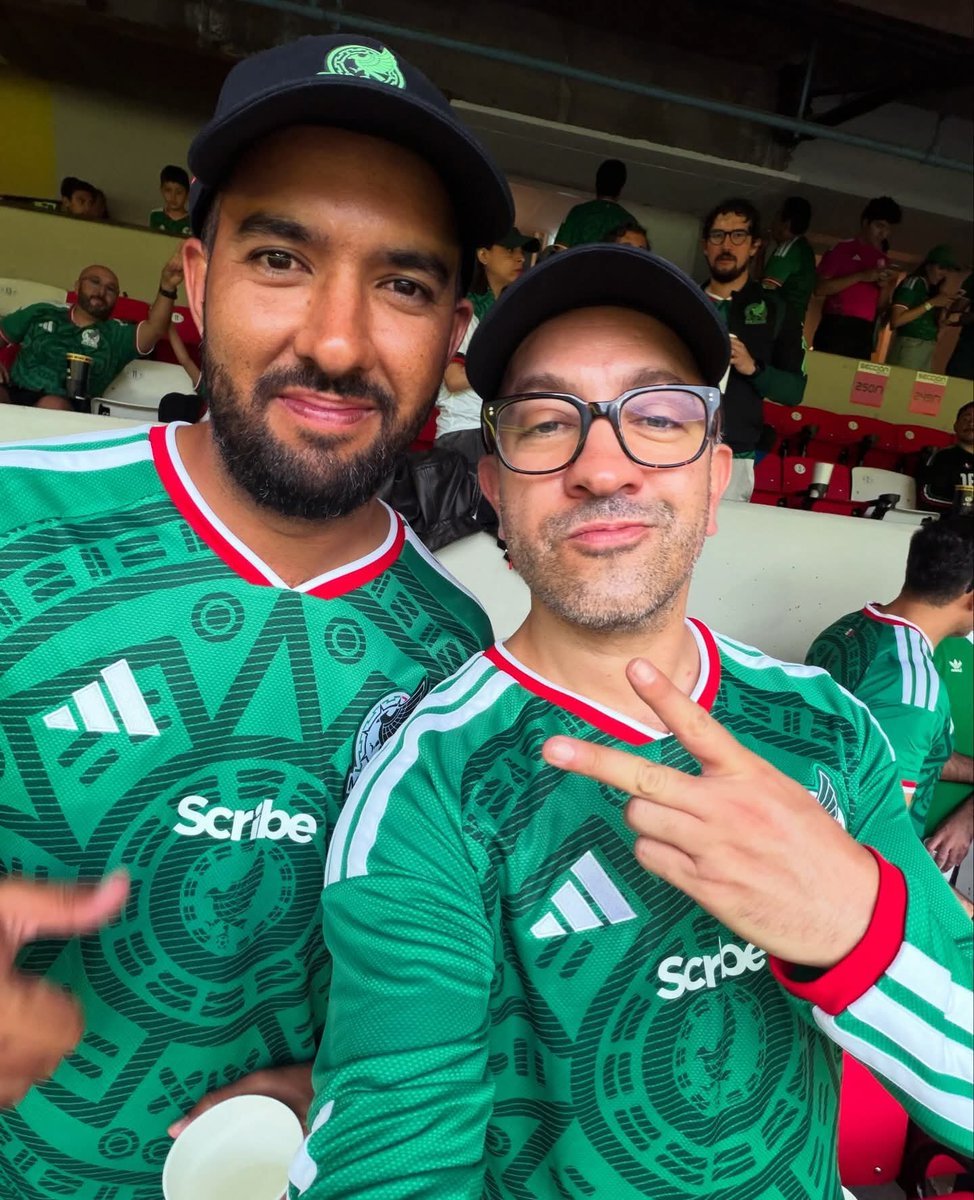 BrujaMaldita2's tweet photo. Que ternurita.. quien es el pasivo y dominante?? Quién se pone como chivito en precipicio???? 🤣🤣🤣🤣🤣🤣🤣 https://t.co/dHpkUo7um4