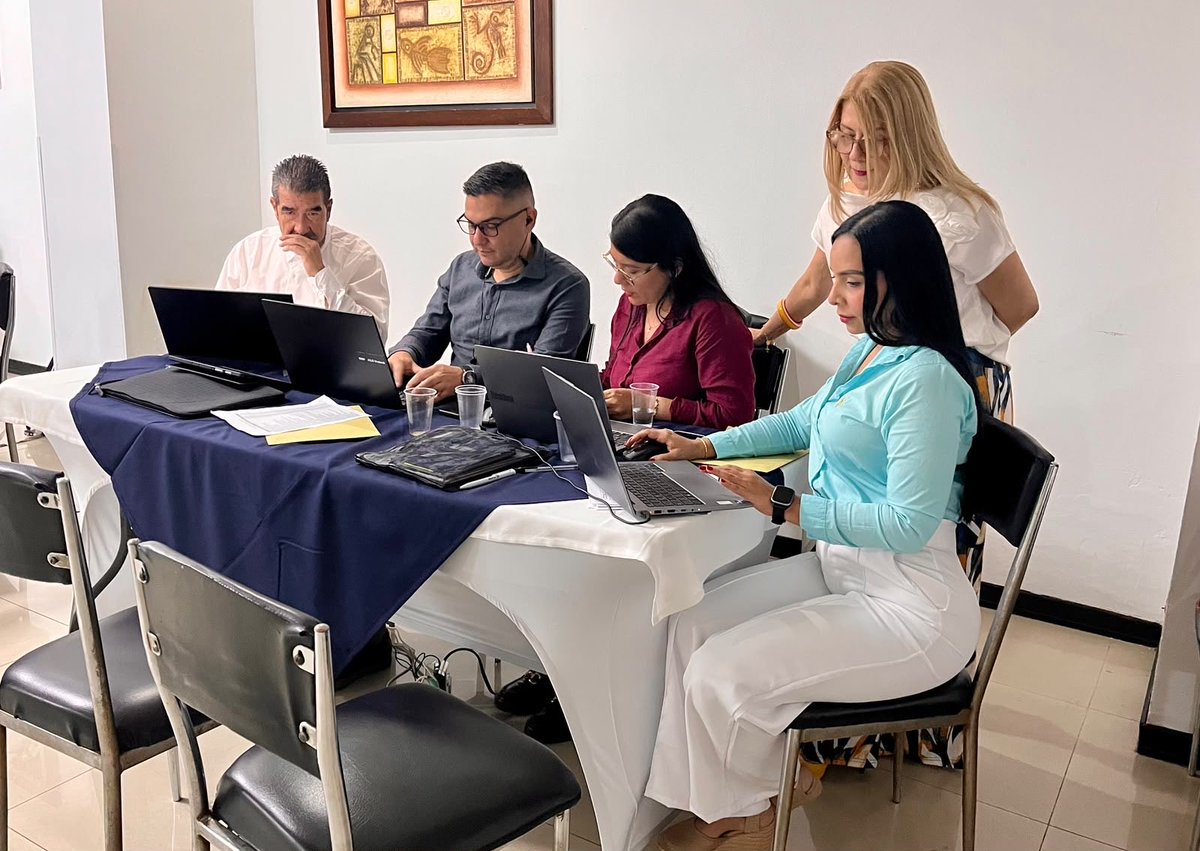 Coosalud_'s tweet photo. 1/2 Seguimos construyendo puentes y sumando esfuerzos con nuestra red de prestadores para garantizar una gestión transparente y eficiente. Recientemente, lideramos mesas de trabajo con 64 prestadores de Valle del Cauca y 47 más en Antioquia. https://t.co/mKcpw59NYS