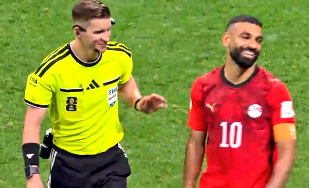 mdsr_here's tweet photo. @omarsuleiman Mohammad Salah laughing at the corrupted referee https://t.co/v8HxKWAoND