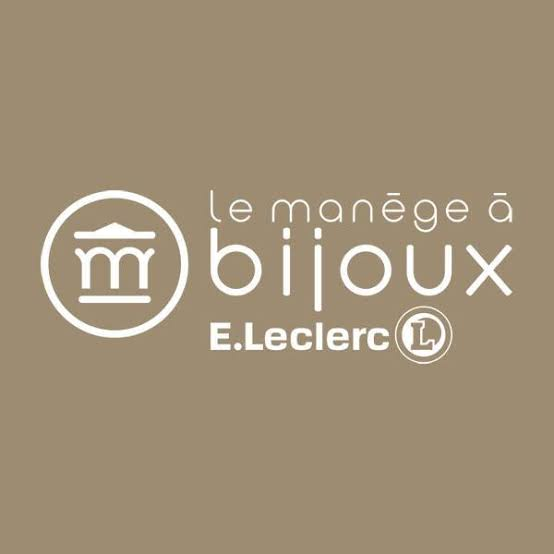 lafotaki's tweet photo. 🚨🇫🇷 | Marine Le Pen annonce qu'elle se présentera à l'élection présidentielle et qu'elle ira choisir son bracelet chez Le Manège à Bijoux. https://t.co/h9ww6P9rWl