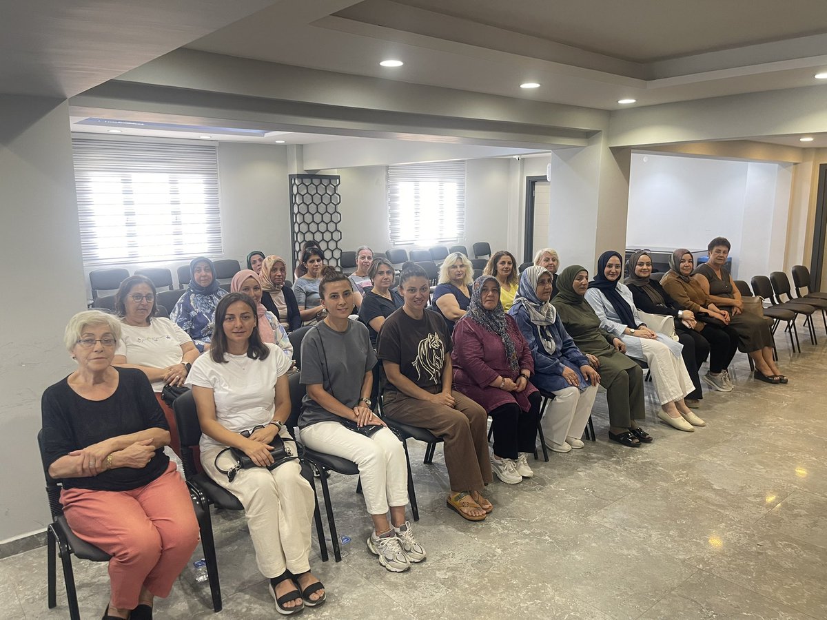 Akadinaydin's tweet photo. 📍AK Parti Aydın il Başkanlığı
AK Parti Aydın il Kadın Kolları Başkanımız Sn. Şahika Edremit’in başkanlığında, haftalık olağan yönetim kurulu toplantımızı gerçekleştirdik.
Toplantımızın hayırlara vesile olmasını diliyoruz. https://t.co/54F0fmyUng
