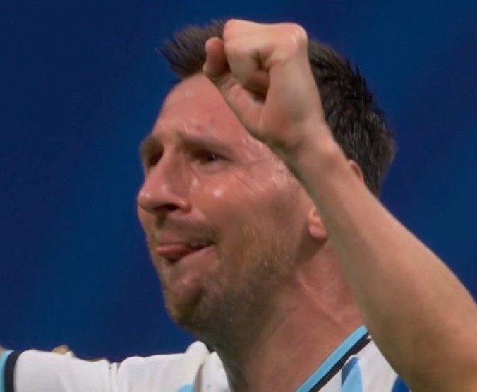 Maitesexually's tweet photo. Que homem feio do cão, parece um calango velho em decomposição #ARGxEGI https://t.co/cQcEZRcEAt