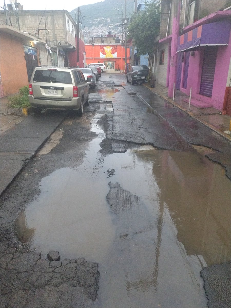 joeinthezone's tweet photo. @TuAlcaldiaGAM el asfalto de mi calle esta horrible, espero lo puedan arreglar. Calle Palmas Colonia del Bosque, CP. 07207 GAM CDMX  toda la calle Palmas y alrededores tienen horrible el asfalto y baches. https://t.co/UNxMYq7z5g